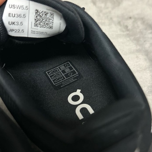 On Cloud 6 Waterproof Sneakers size 5.5 - Picture 7 of 8